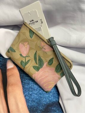 (new+tag) Coach wristlet small clutch signature monogram floral khaki blush